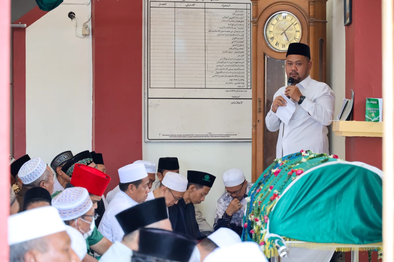 Fandi Akhmad Yani berikan kesaksian KH Iklil Sholeh Pengasuh Pondok Pesantren Qomaruddin Bungah