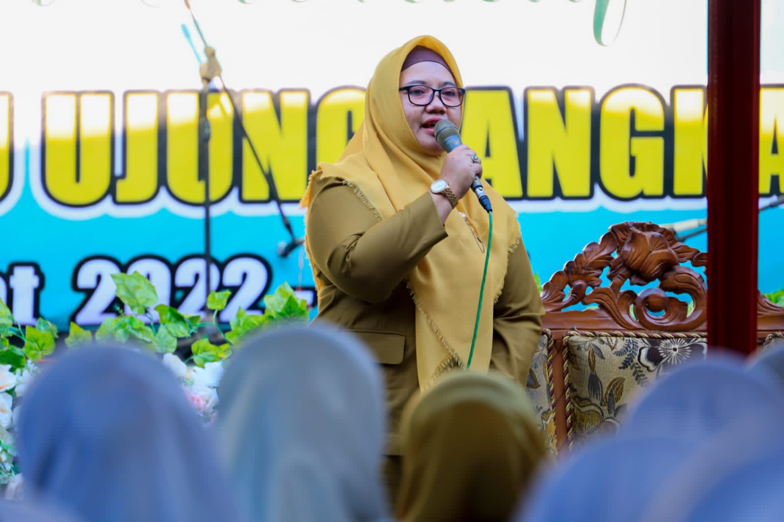 Wakil Bupati Gresik, Hj Aminatun Habibah menghadiri acara Pelantikan Bersama Enam Pimpinan Ranting Fatayat NU Anak Cabang Ujungpangkah Gresik, Senin (22/5/2023). Foto: Humas Pemkab Gresik/NUGres