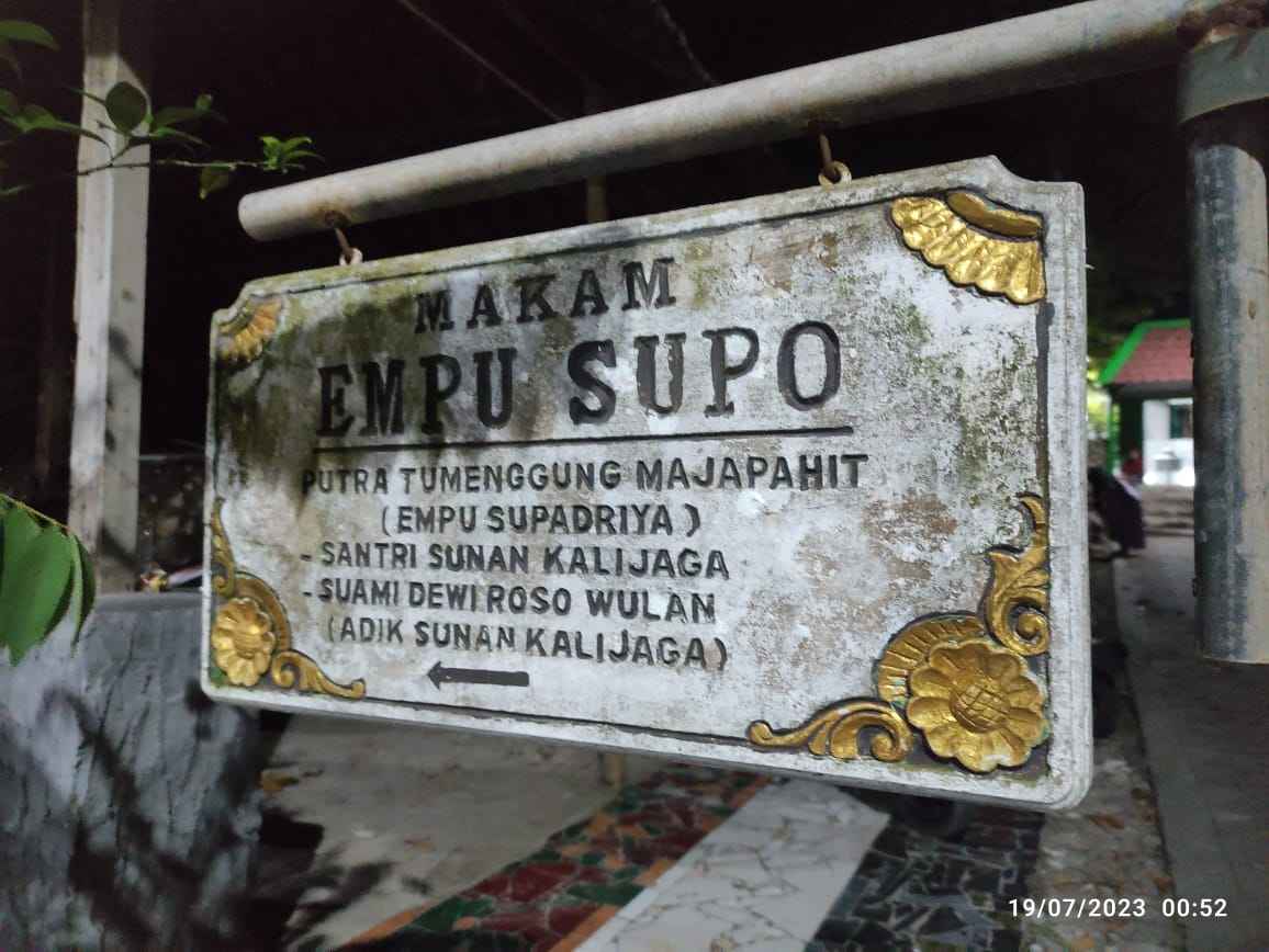 Makam Empu Supo di komplek Pesarean Sunan Kalijaga Bukit Surowiti Panceng Gresik. Foto: Chidir/NUGres
