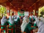 Rapat Kerja Pimpinan Anak Cabang Fatayat NU Dukun berlangsung di Agrowisata KPI Sekapuk, Ujungpangkah Gresik, Jumat (4/8/2023). Foto: Syafik Hoo/NUGres