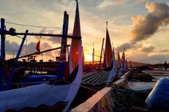 Kapal nelayan di Pulau Bawean, Kabupaten Gresik. Foto: Miftahul Faiz/NUGres