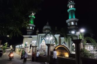 Masjid tertua dalam sejarah "Pulo Mengare". Saat ini Mengare sendiri masuk dalam wilayah administrasi pemerintah Kecamatan Bungah Kabupaten Gresik, dan terdapat tiga desa dalam wilayah tersebut. Foto: NUGres