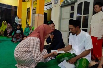 Berbagi Kemuliaan di Bulan Ramadhan (Berlian) tetap eksis dilaksanakan. Kegiatan ini merupakan kolabarasi Pimpinan Ranting (PR) IPNU IPPNU bersama Pengurus Ranting NU Mojopurowetan Bungah Gresik. Foto: dok PR IPNU IPPNU Mojopurowetan/NUGres