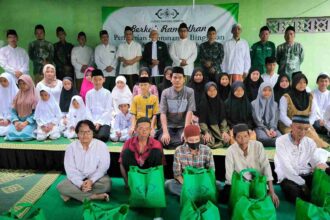 Lazisnu Ranting Gending Kecamatan Kebomas, Kabupaten Gresik, menyalurkan hasil Sedekah Sedino Sewu (S3), untuk Santunan Anak Yatim Piatu dan Duafa, Ahad (31/3/2024). Foto: dok Lazisnu Gending/NUGres