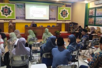 Finalis Lomba Perpustakaan LP Maarif Cabang Gresik mengikuti tahapan presentasi keunggulan serta program-program yang dicanangkan, Selasa (21/5/2024). Foto: dok LP Maarif NU Cabang Gresik/NUGres