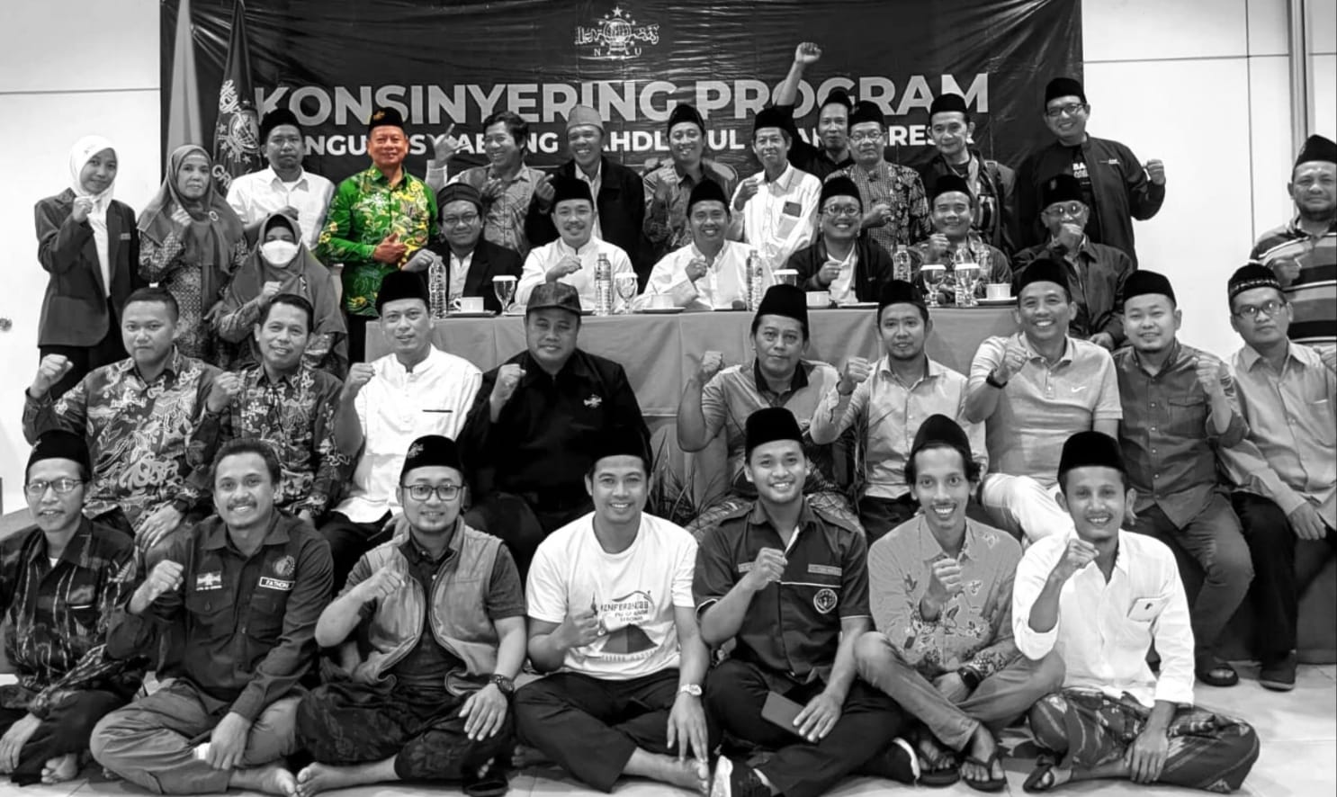 Almarhum Gus Nadlillah saat membersamai Konsinyering Program PCNU Gresik bersama Badan Otonom NU dan Lembaga PCNU Gresik. Foto: dok NUGres