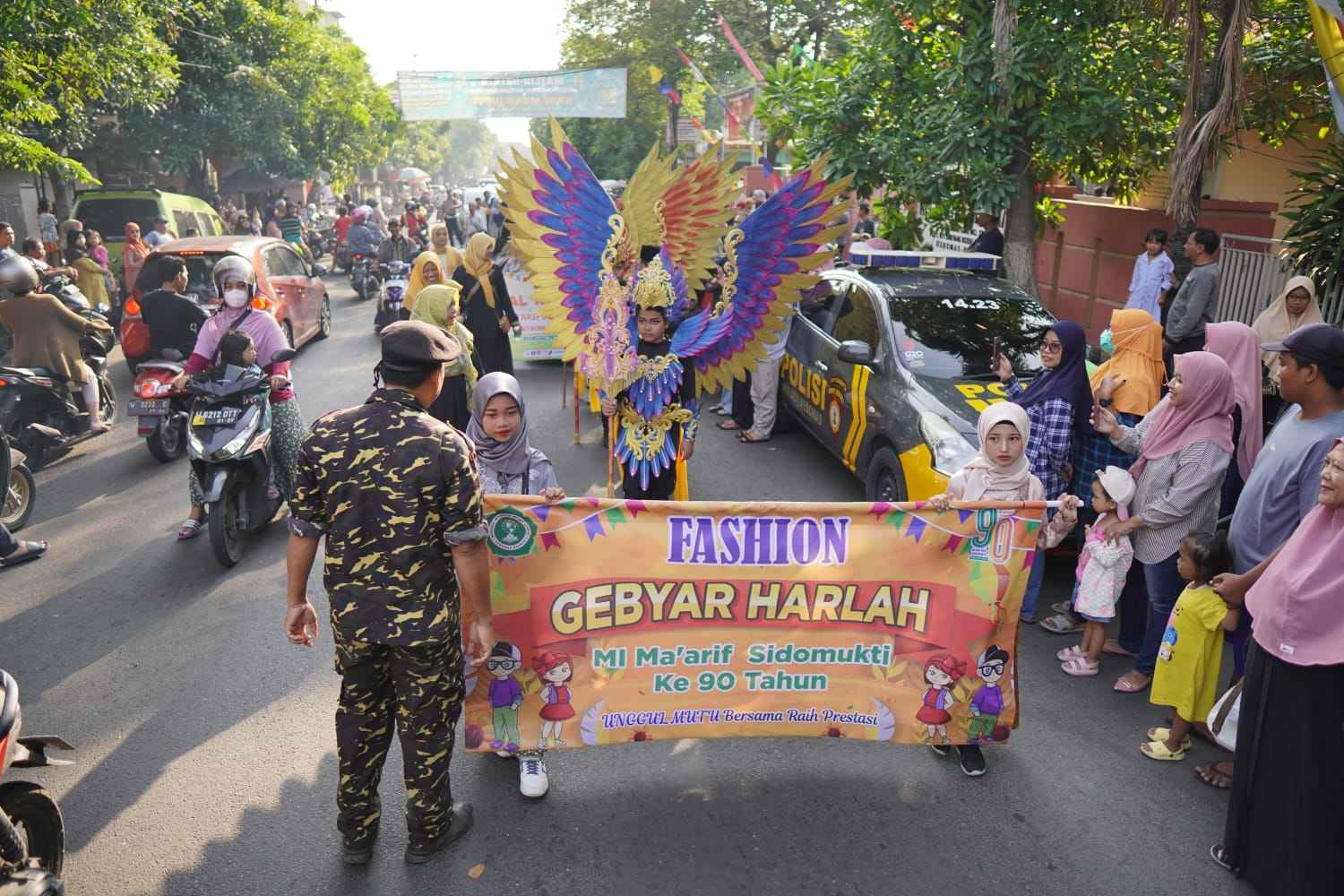 Berbagai penampilan penuh kreatifitas disajikan secara total oleh para peserta Karnaval Budaya MIMSI untuk memeriahkan peringatan Harlah ke-90 tahun. Foto: dok MIMSI Gresik/NUGres