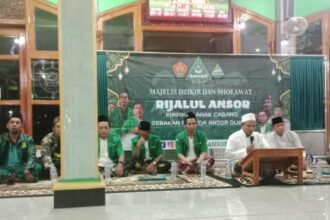 Majelis Dzikir Shalawat Rijalul Ansor (MDSRA) Gerakan Pemuda (GP) Ansor Kecamatan Dukun. Menggelar kegiatan dikemas dengan doa bersama, istighosah, Shalawat dan Sosialisasi program serta Silaturrahmi, Jumat (17/5/2024). Foto: dok PAC GP Ansor Dukun/NUGres