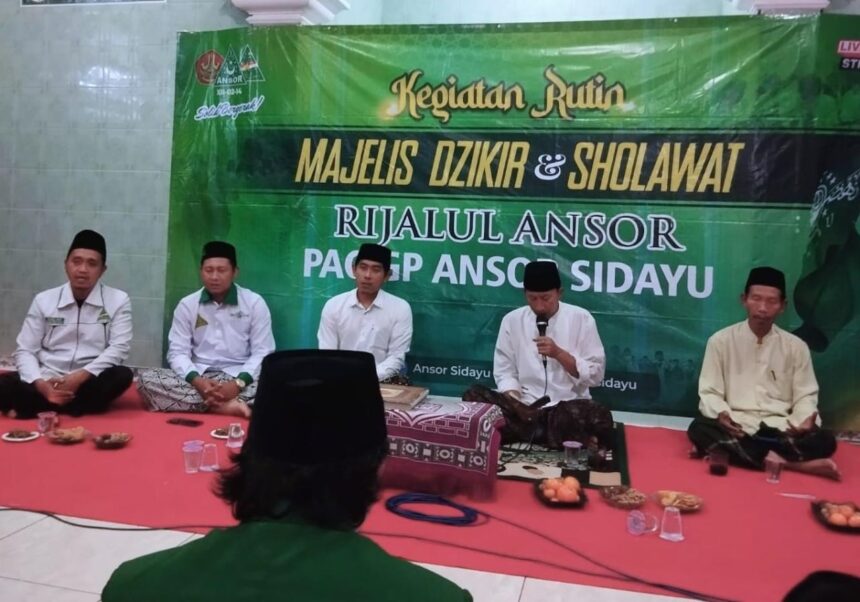 Pimpinan Anak Cabang (PAC) Majelis Dzikir dan Sholawat Rijalul Ansor (MDSRA) Sidayu, melaksanakan kegiatan di Ranting GP Ansor Pengulu, Sidayu Gresik, Senin (20/5/2024) malam. Foto: dok PR GP Ansor Pengulu/NUGres