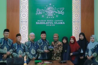 Silaturahmi dosen UTM bersama jajaran pengurus KSPPS NU Dukun seusai mahasiswa menyelesaikan magang,.Sabtu (25/5/2024). Foto: dok KSPPS NU Dukun/NUGres