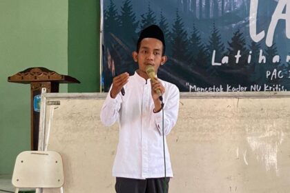 Najih Sadullah, pelajar NU Gresik peraih Juara II kompetisi Simple Riset dalam Research Academy Pimpinan Wilayah (PW) IPNU IPPNU Jawa Timur. Foto: ist/NUGres