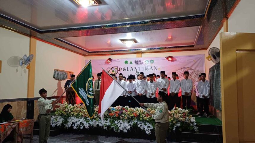 Prosesi pelantikan kepengurusan Pimpinan Anak Cabang (PAC) IPNU IPPNU Sidayu masa khidmat 2023 - 2025. Foto: dok PAC IPNU IPPNU Sidayu/NUGres