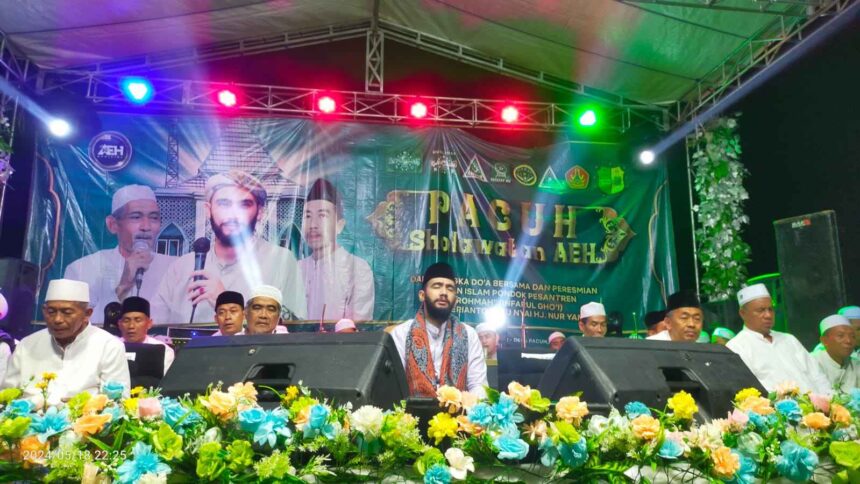 Pacuh Bersholawat dalam rangka Peresmian Yayasan Islam Ponpes Ar Rohmah Infarul Gho'i Desa Pacuh, Kecamatan Balongpanggang, Gresik, Sabtu (18/5/2024). Foto: Samsul Arif/NUGres