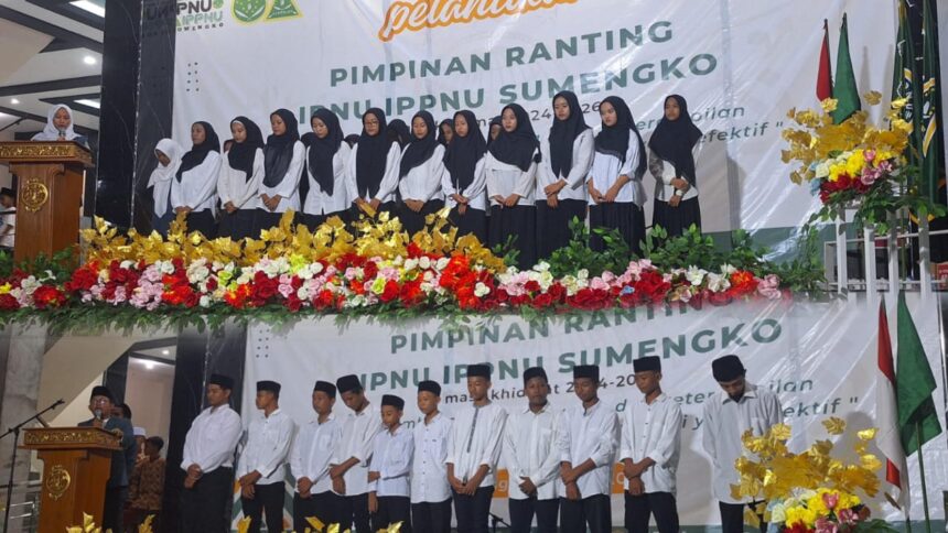 Prosesi Pelantikan Pimpinan Ranting IPNU IPPNU Sumengko Duduksampeyan Gresik. Foto: dok PR IPNU IPPNU Sumengko/NUGres