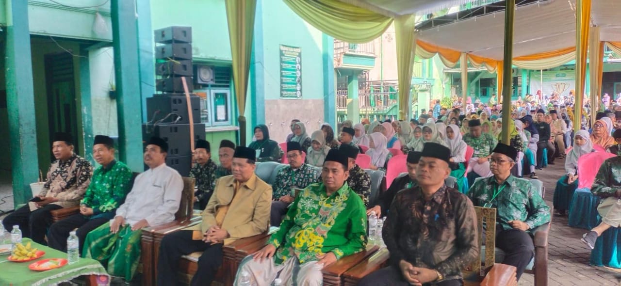 Ketua PCNU Gresik turut hadir dalam pembukaan Pemilihan Pelajar Teladan ke 44 Tahun 2024 LP Ma'arif NU Cabang Gresik. Foto: Azharur Rofiqi/NUGres