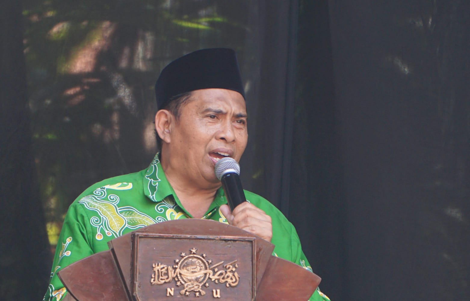 Ketua PCNU Gresik saat memberikan sambutan acara Haul Muassi Nahdlatul Ulama. Foto: NUGres