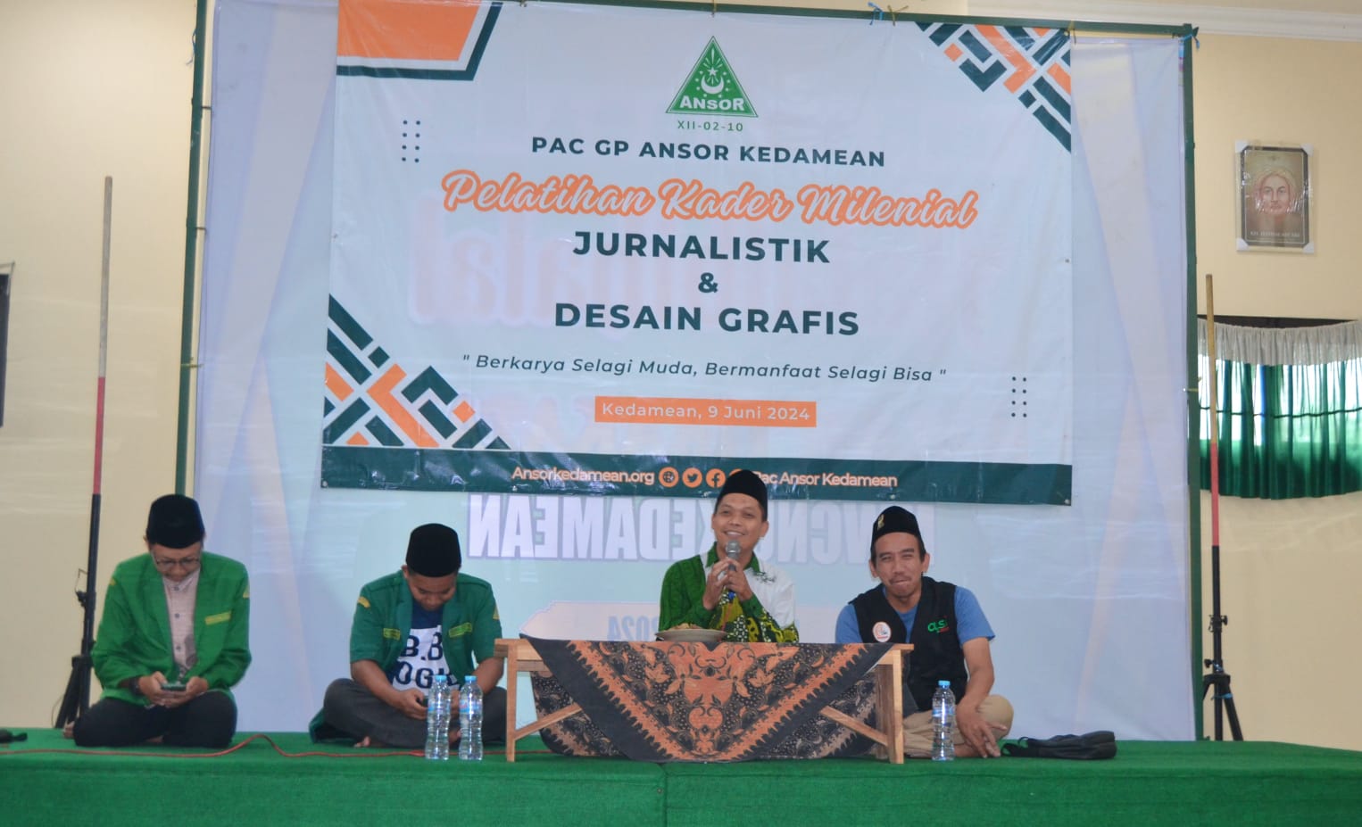 Ketua Tanfidziyah MWCNU Kedamean, Ustadz Wahid, saat memberikan sambutan dan membuka Pelatiha Kader Milenial yang diselenggarakan PAC GP Ansor Kedamean, Ahad (9/6/2024) pagi. Foto: dok PAC GP Ansor Kedamean/NUGres