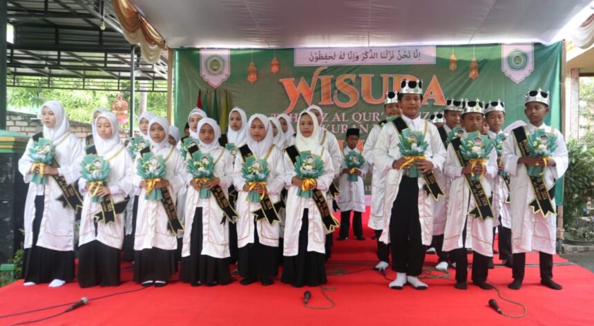 Mi Alkarimi Gresik Gelar Wisuda Tahfidz Al Quran Dan Tasyakuran