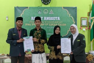 Pimpinan Komisariat (PK) SMP YP Sunan Dalem Gumeno Manyar Gresik menggelar Rapat Anggota ke-III. Foto: dok PK IPNU IPPNU SMP YP Sunan Dalem/NUGres