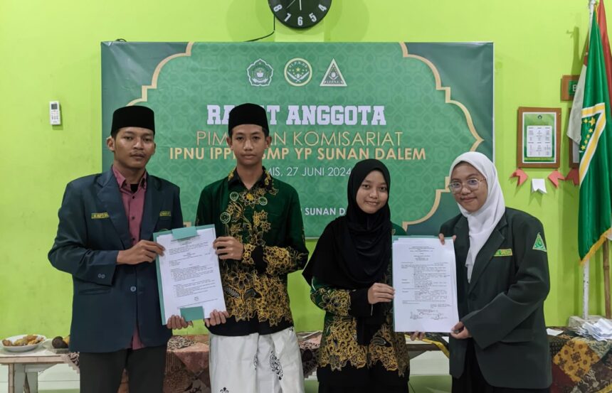 Pimpinan Komisariat (PK) SMP YP Sunan Dalem Gumeno Manyar Gresik menggelar Rapat Anggota ke-III. Foto: dok PK IPNU IPPNU SMP YP Sunan Dalem/NUGres