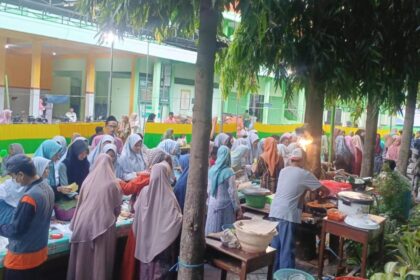 Suasana Bazar Nusantara 2024 di YPI Nusantara Mojopuro Wetan Bungah, Sabtu (8/6/2024) kemarin. Foto: Ahmad Mubarok/NUGres