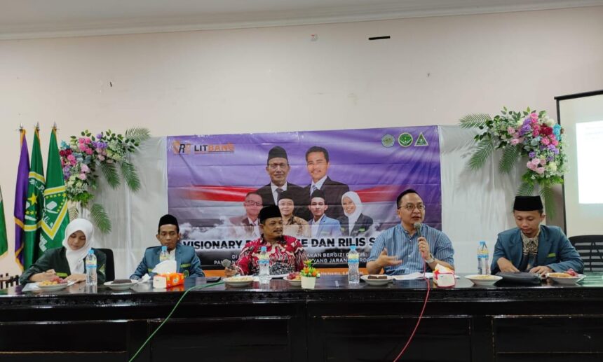 Panelis memberikan tanggapan hasil survei SRC-Litbang PC IPNU IPPNU Gresik pada Selasa (18/6/2024). Foto: Chidir/NUGres