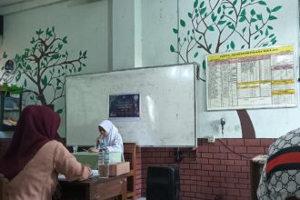 Peserta didik SMANU 2 Gresik saat giat tazmi' guna mengasah mental, kepercayaan diri, serta keberanian para peserta didik untuk tampil di hadapan publik. Foto: Febri/NUGres