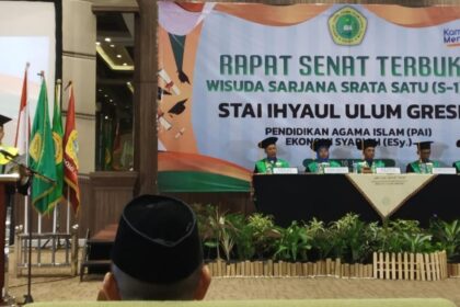 Rapat Senat Terbuka Wisuda Sarjana S-1 ke-IX Tahun Akademik 2022 - 2023 STAI Ihyaul Ulum Gresik. Foto: dok STAIIU Gresik/NUGres