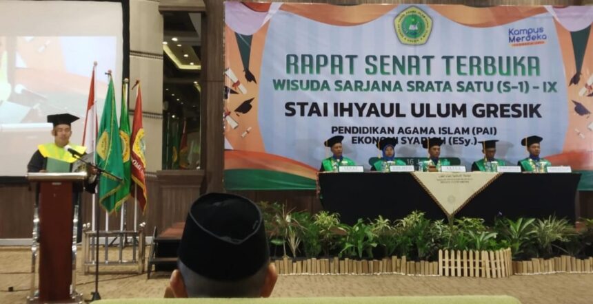 Rapat Senat Terbuka Wisuda Sarjana S-1 ke-IX Tahun Akademik 2022 - 2023 STAI Ihyaul Ulum Gresik. Foto: dok STAIIU Gresik/NUGres