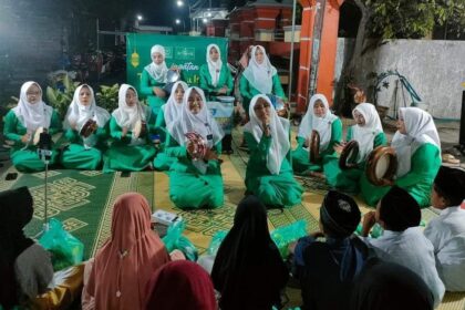 Pimpinan Ranting Fatayat NU Lowayu, Kecamatan Dukun Gresik Peringati Tahun Baru Islam 1446 Hijriah dan Santunan Anak Yatim Piatu, Sabtu (13/7/2024). Foto: dok PR Fatayat NU Lowayu/NUGres