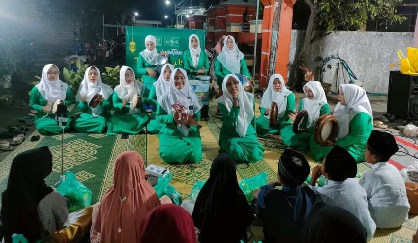 Pimpinan Ranting Fatayat NU Lowayu, Kecamatan Dukun Gresik Peringati Tahun Baru Islam 1446 Hijriah dan Santunan Anak Yatim Piatu, Sabtu (13/7/2024). Foto: dok PR Fatayat NU Lowayu/NUGres