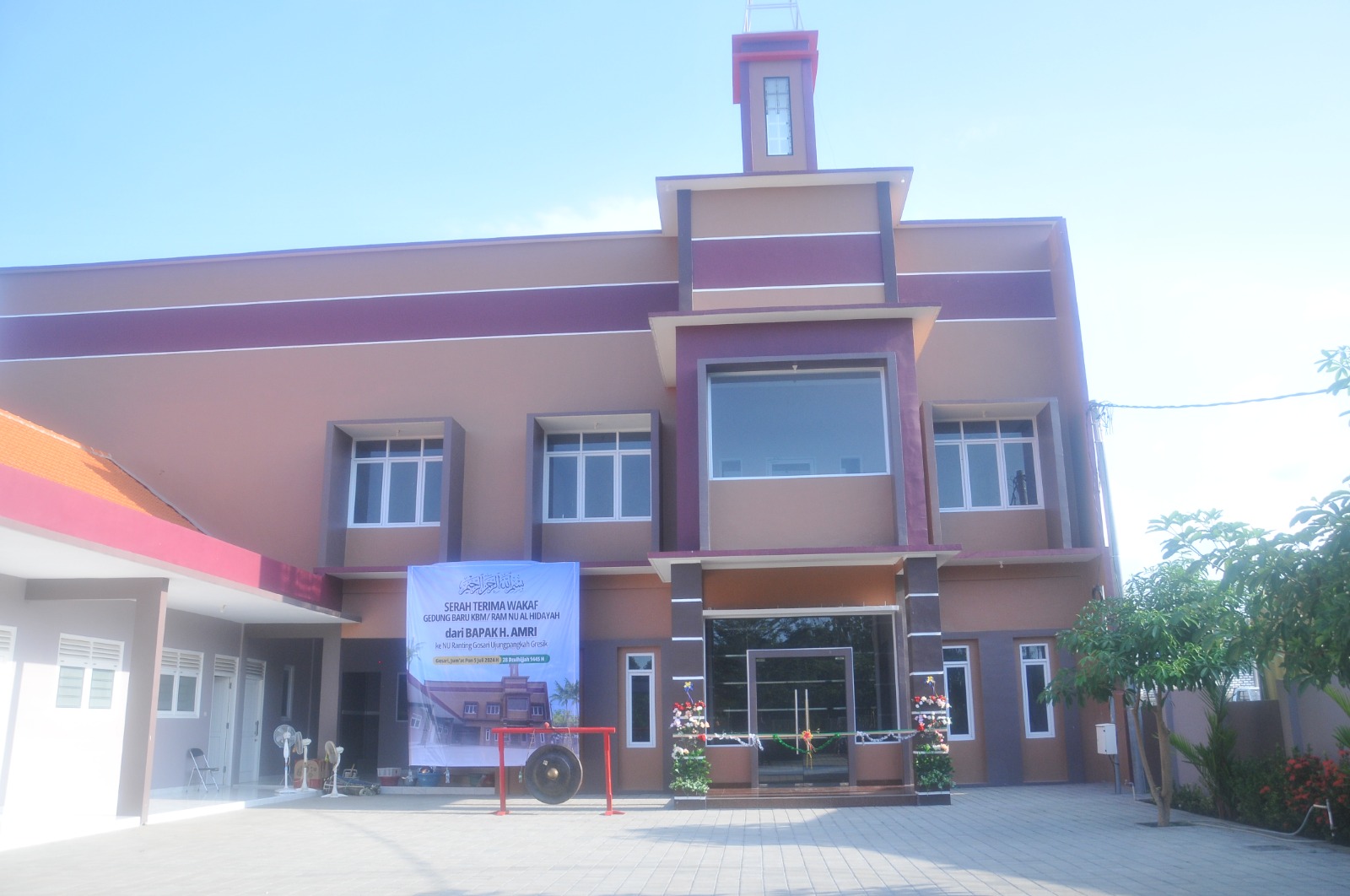 Bangunan gedung diatas sebidang tanah miliki H. Amri yang diserahkan untuk mendukung pendidikan dan kemaslahatan ummat. Foto: dok PRNU Gosari/NUGres