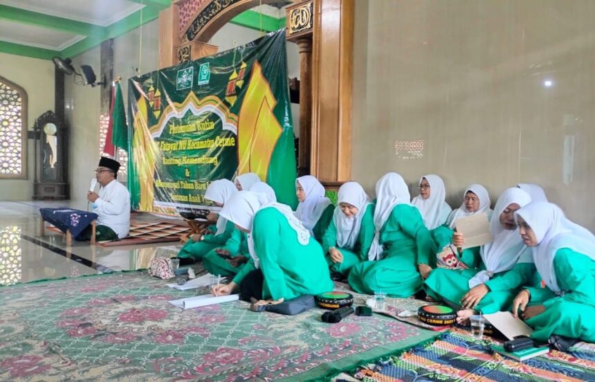 Peringati 10 Muharram 1446H, Fatayat NU Cerme Gresik Gelar Pertemuan Rutin dan Santuni Anak Yatim di Ranting Kemendung, Ahad (21/7/2024). Foto: dok PAC Fatayat NU Cerme/NUGres