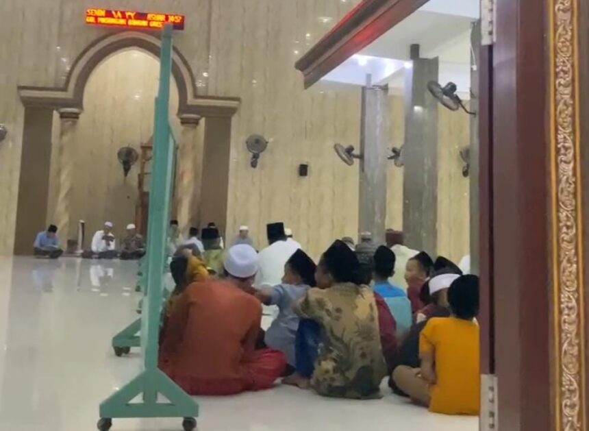 Peringati Tahun Baru Hijriah 1446, Pengurus Ranting Nahdlatul Ulama (PRNU) Grogol, menggelar Lailatul Ijtima' dan Santunan Anak Yatim, Senin (15/7/2024) malam. Foto: dok PRNU Grogol/NUGres