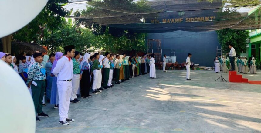 Masa Ta'aruf Siswa Madrasah (Matsama) MTs Ma'arif Sidomukti Kebomas Ajak Peserta Didik Baru Kedepankan Moral dan Prestasi Gemilang, Rabu, (17/7/2024). Foto: dok MTs Ma'arif Sidomukti/NUGres