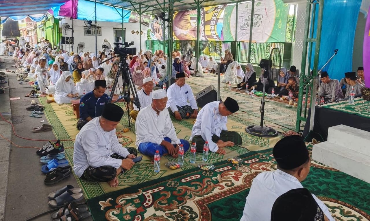 Peringatan Haul H. Noloyudho dan sesepuh Desa Sumberrejo diikuti ratusan jemaah baik warga masyarakat setempat dan dari luar desa. Foto: dok Panitia/NUGres