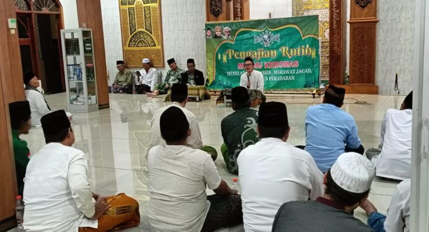 Ngaji rutin kembali diselenggarakan MWCNU Kebomas berlangsung di Ranting NU Kedanyang, Jumat (12/7/2024). Foto: dok MWCNU Kebomas/NUGres