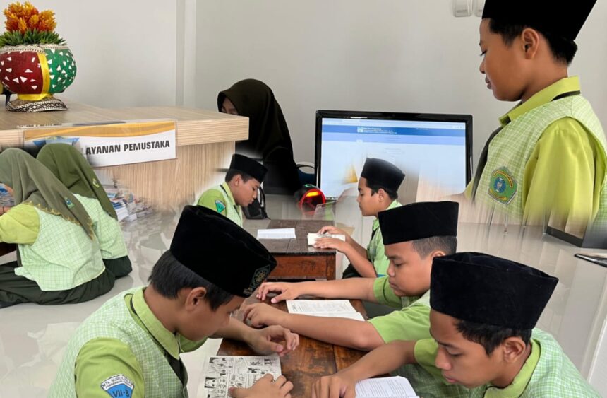 Perpustakaan MTs Nurul Islam Pongangan Manyar Gresik Peraih Juara 1 Lomba Perpustakaan LP Ma'arif NU Cabang Gresik. Foto: dok MTs Nurul Islam Pongangan/NUGres