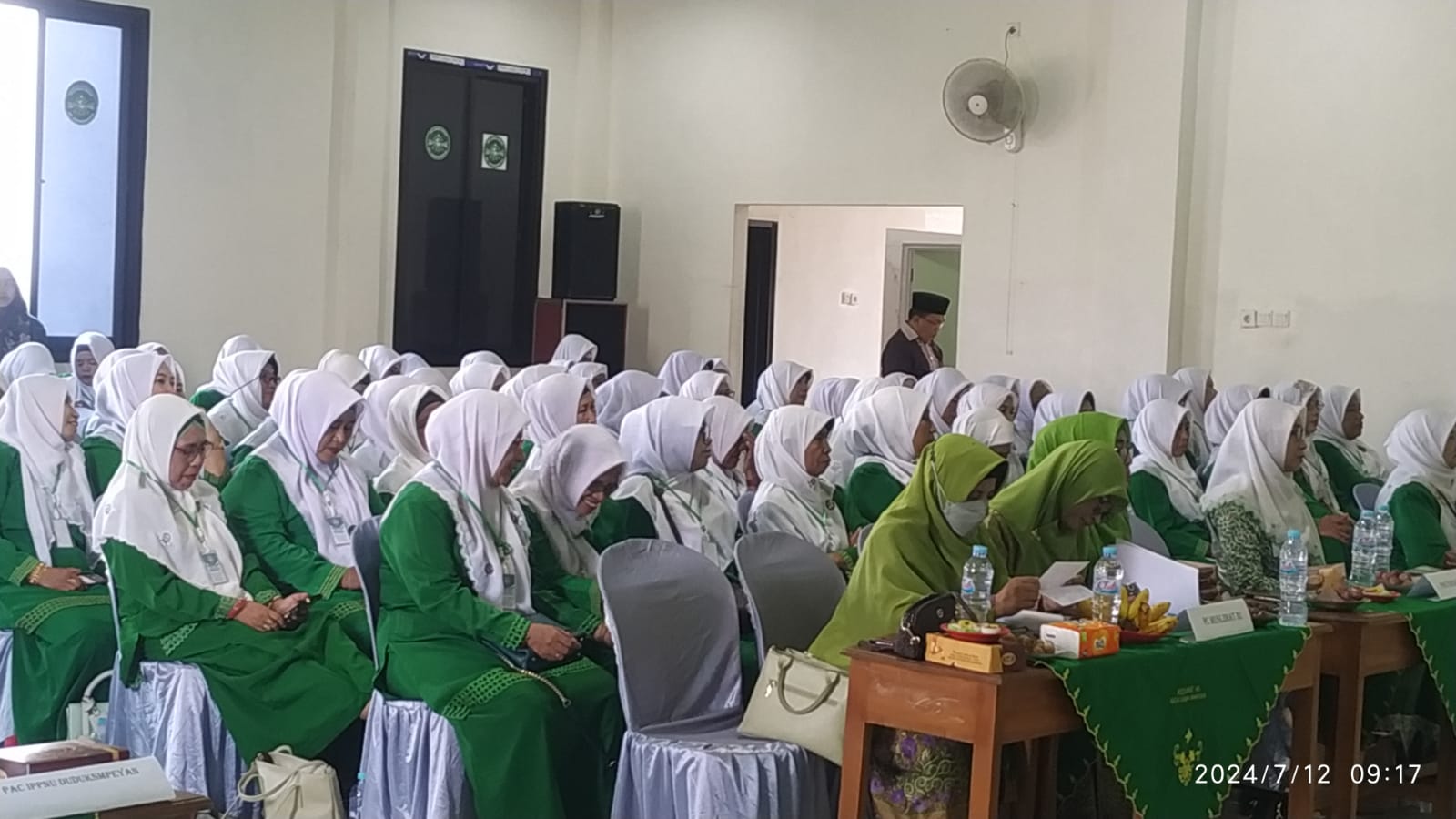 Suasana Konferensi Periodik ke IX di Aula Lt.2 Kantor MWCNU Duduksampeyan pada Jum'at, 12 Juli 2024. Foto: dok PAC Muslimat NU Duduksampeyan/NUGree