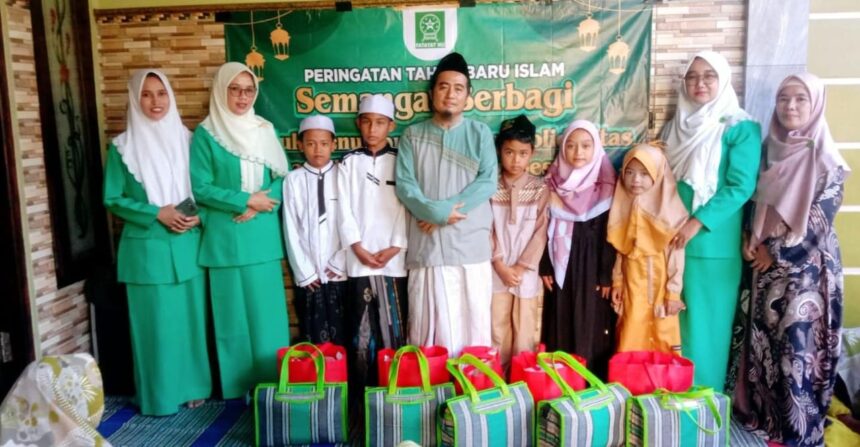 Kegiatan rutin di bulan Muharram, Pimpinan Ranting (PR) Fatayat NU Sidorukun Sidayu menggelar santunan anak yatim, Rabu 17 Juli 2024. Foto: dok PR Fatayat NU Sidorukun/NUGres