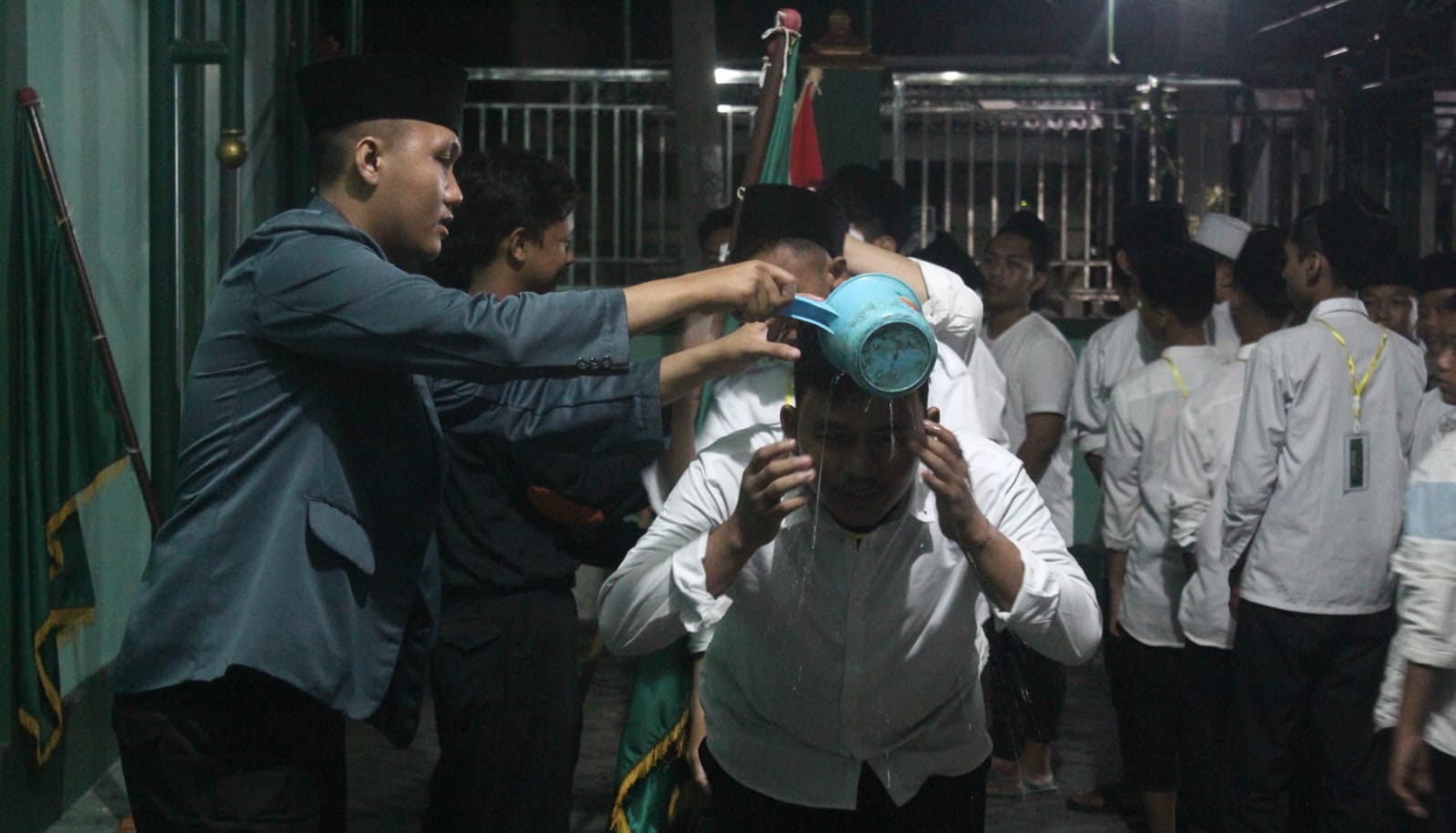 Proses pembaiatan peserta Makesta Raya PAC IPNU IPPNU Bungah. Foto: dok PAC IPNU IPPNU Bungah/NUGres