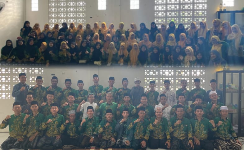 Ratusan Pelajar NU mengikuti rutinan Qiyam ke-3 yang diselenggarakan PAC IPNU IPPNU Bungah di Ranting Perengkulon Kecamatan Bungah Gresik, Jumat (26/7/2024). Foto: dok PAC IPNU IPPNU Bungah/NUGres