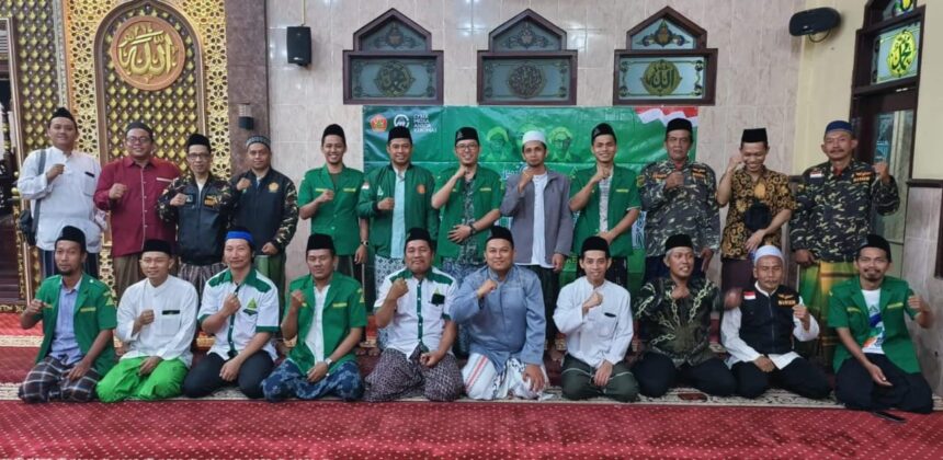 Spirit Tahun Baru Islam 1446 Hijriah, MDS Rijalul Ansor Kebomas Gresik Gelar Rutinan Ngaji Kitab, Senin (8/7/2024) malam. Foto: dok PAC GP Ansor Kebomas/NUGres