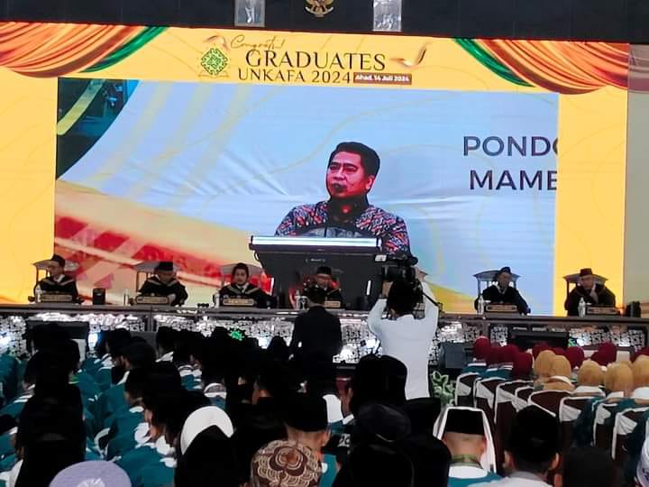 Prof. Dr. H. Ahmad Zainul Hamdi, M.Ag., menyampaikan sambutan dan motivasi UNKAFA Gresik. Foto: dok UNKAFA Gresik/NUGres