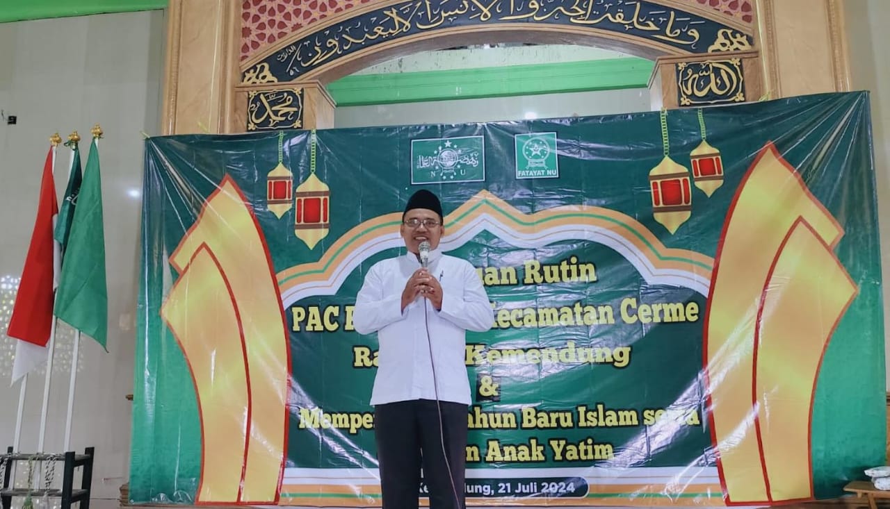 Wakil Sekretaris MWCNU Cerme Ustadz Harianto M.Pd., saat mewakili sambutan jajaran pengurus MWCNU Cerme. Foto: dok PAC Fatayat NU Cerme/NUGres