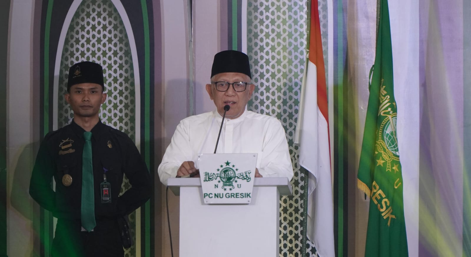 Ketua PWNU Jawa Timur KH Abdul Hakim Mahfudz saat memberikan sambutan pengarahan dalam Musyker II PCNU Gresik dan Peresmian Gedung Badan Otonom NU Gresik. Foto: Kautsar/NUGres