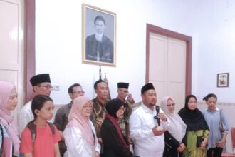 Bupati Gresik H Fandi Akhmad Yani dan Wakil Bupati Gresik Hj Aminatun Habibah saat meresmikan pembukaan Museum Kanjeng Sepuh Sidayu Gresik, Jumat 2 Agustus 2024. Foto: ist/NUGres