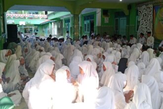 MI Miftahul Ulum Peganden Manyar Gresik memperingati Hari Lahir (Harlah) ke-57, Senin (26/8/2024). Foto: dok MI Miftahul Ulum Peganden/NUGres