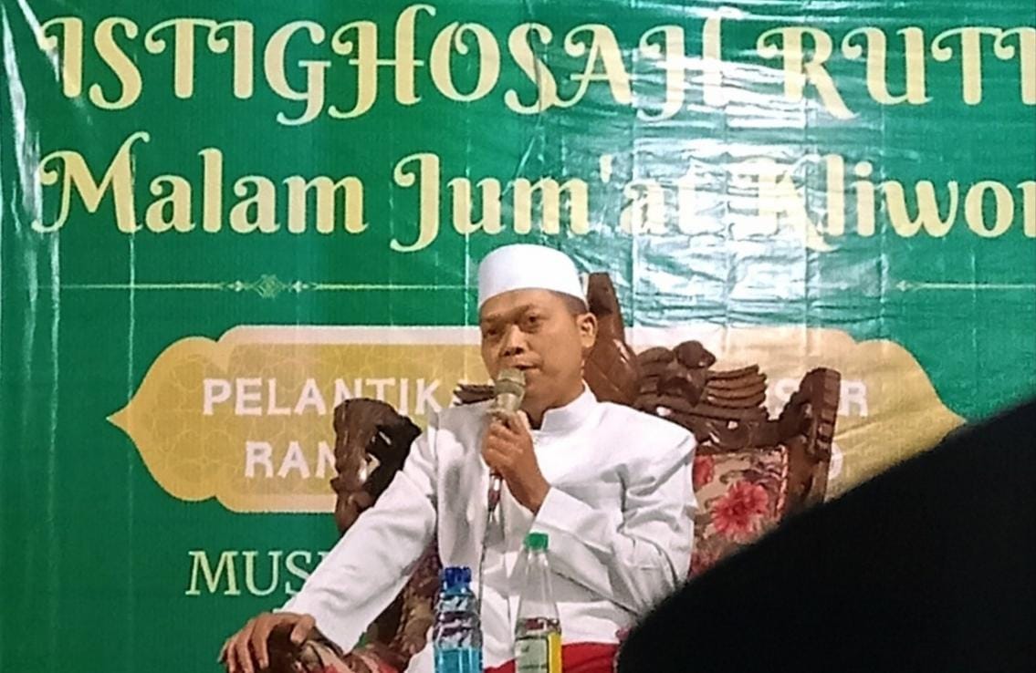 Ustadz Wachid selaku Ketua Tanfidziyah MWCNU Kedamean menyampaikan Mauidhah hasanah. Foto: dok PR GP Ansor Belahanrejo/NUGres