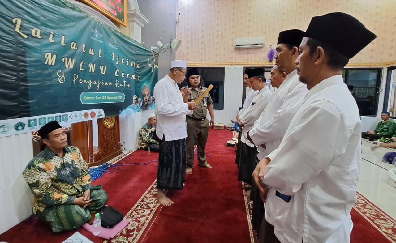 Prosesi pengukuhan Lembaga Takmir Masjid (LTM) MWCNU Cerme di sela-sela gelaran Lailatul Ijtima' MWCNU Cerme. Foto: dok MWCNU Cerme/NUGres